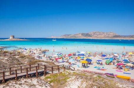 Playa italiana empezará a cobrar debido al exceso de turismo
